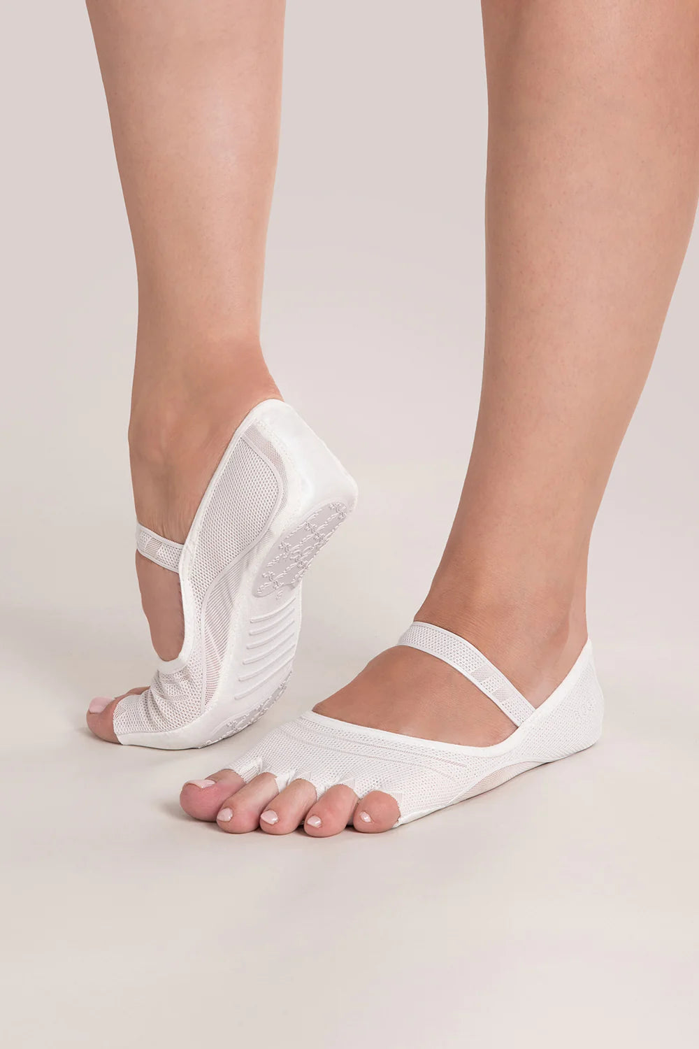 https://www.dancefootlights.com/cdn/shop/products/barre-shoes-stance-s2278-shoe-7.webp?v=1680849741&width=1445
